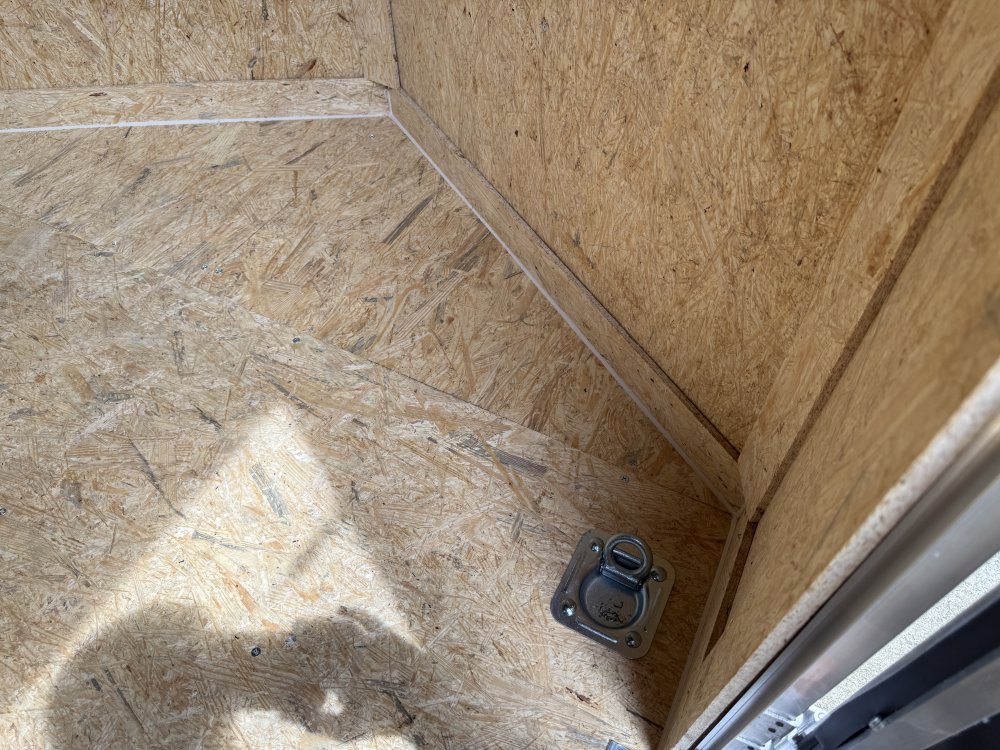 6'x12' Covered Wagon Enclosed