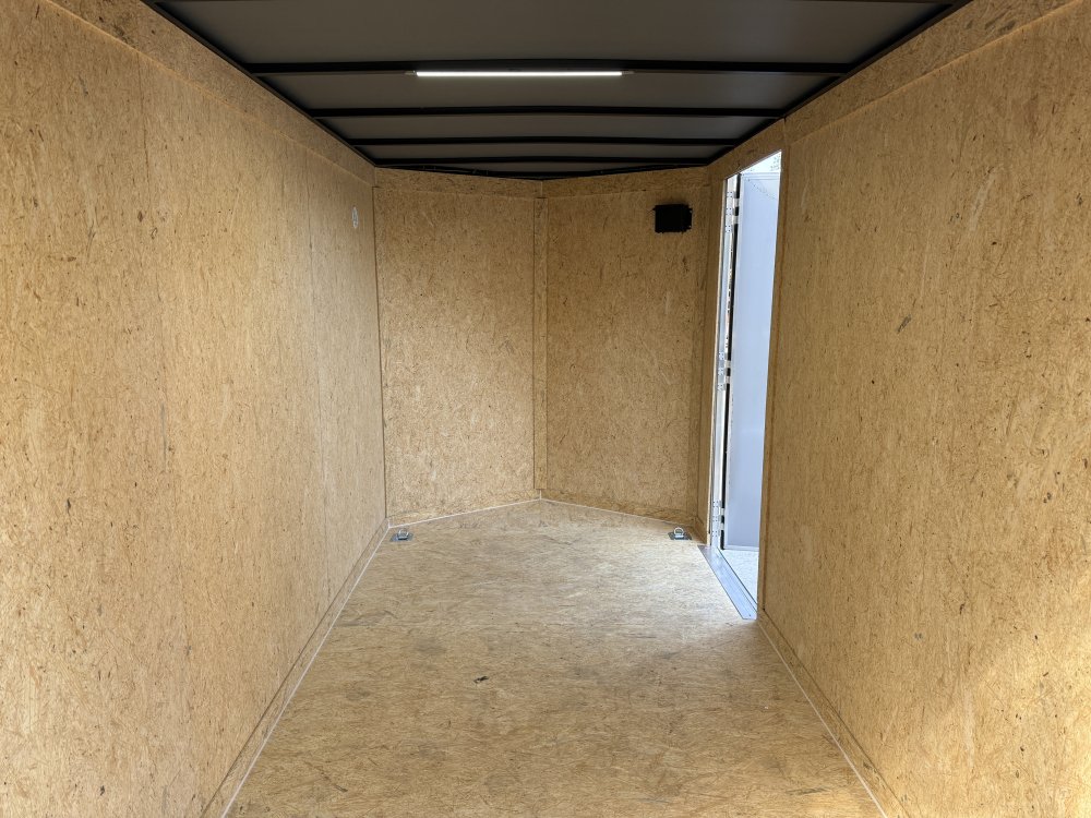 6'x12' Covered Wagon Enclosed