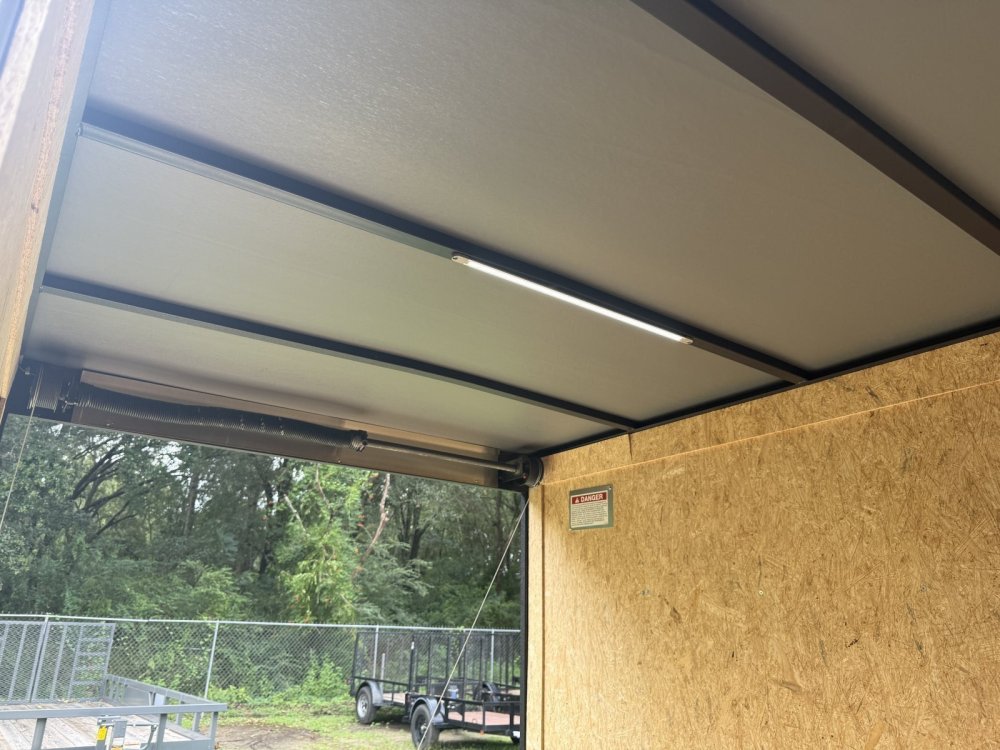 6'x10' Covered Wagon Enclosed