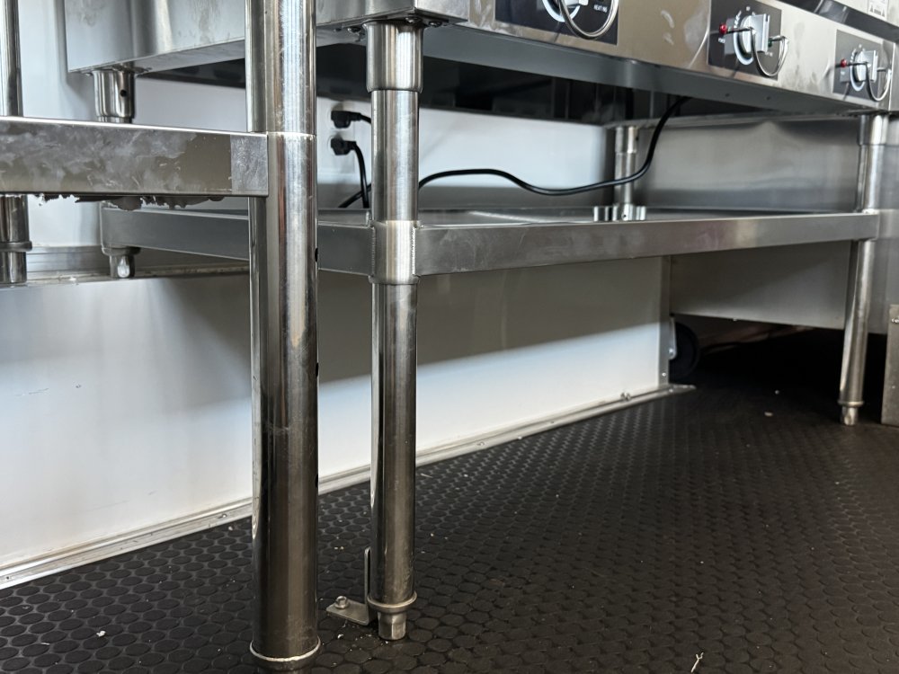 Stand: 24x30 Equipment Stand