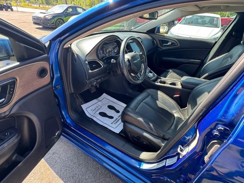 2015 Chrysler 200 Sedan