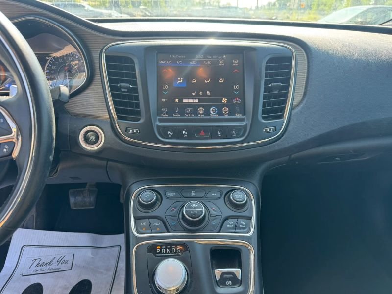 2015 Chrysler 200 Sedan