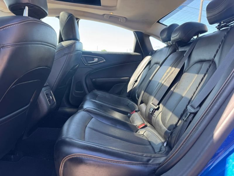 2015 Chrysler 200 Sedan