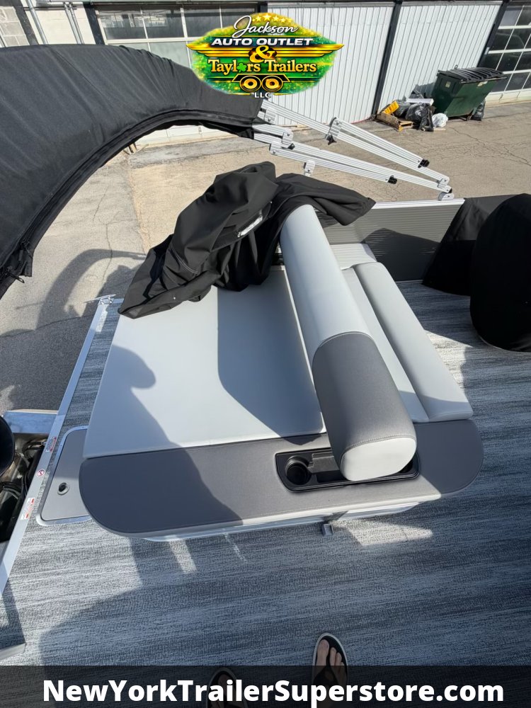 2025 Bennington x Boat  GVWR
