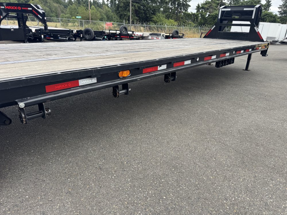 MAXX-D 8.5x40 25,990 Gooseneck