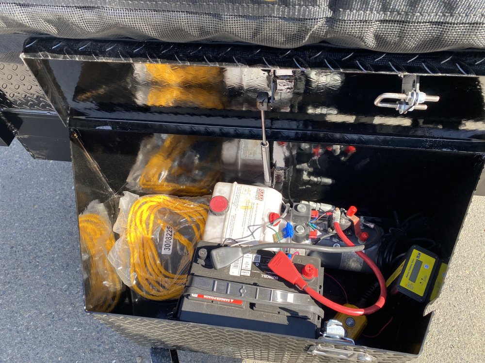 Versatile 5x8 5,200 Dump