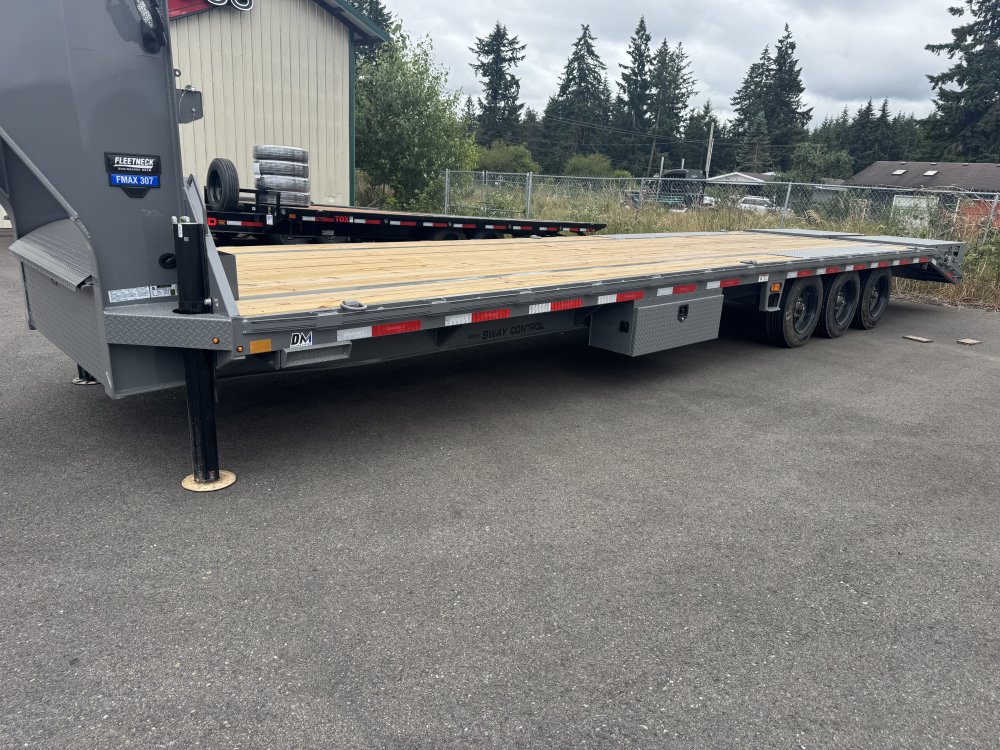 Diamond C 8.5x32 24,000 Gooseneck