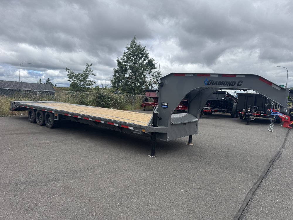 Diamond C 8.5x32 24,000 Gooseneck