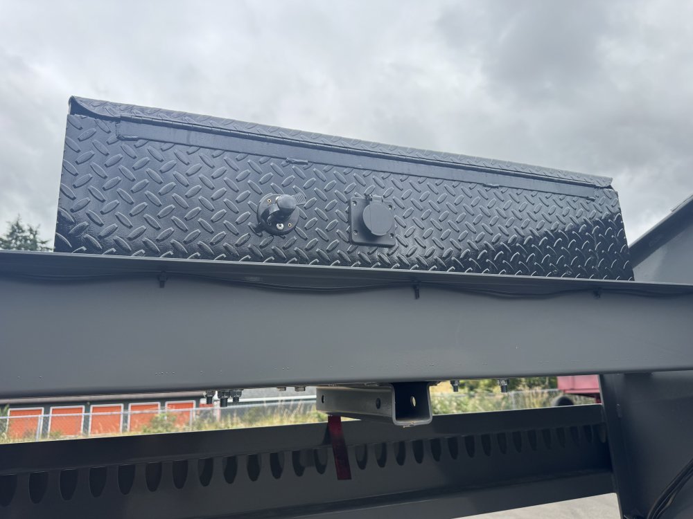 Diamond C 8.5x32 24,000 Gooseneck