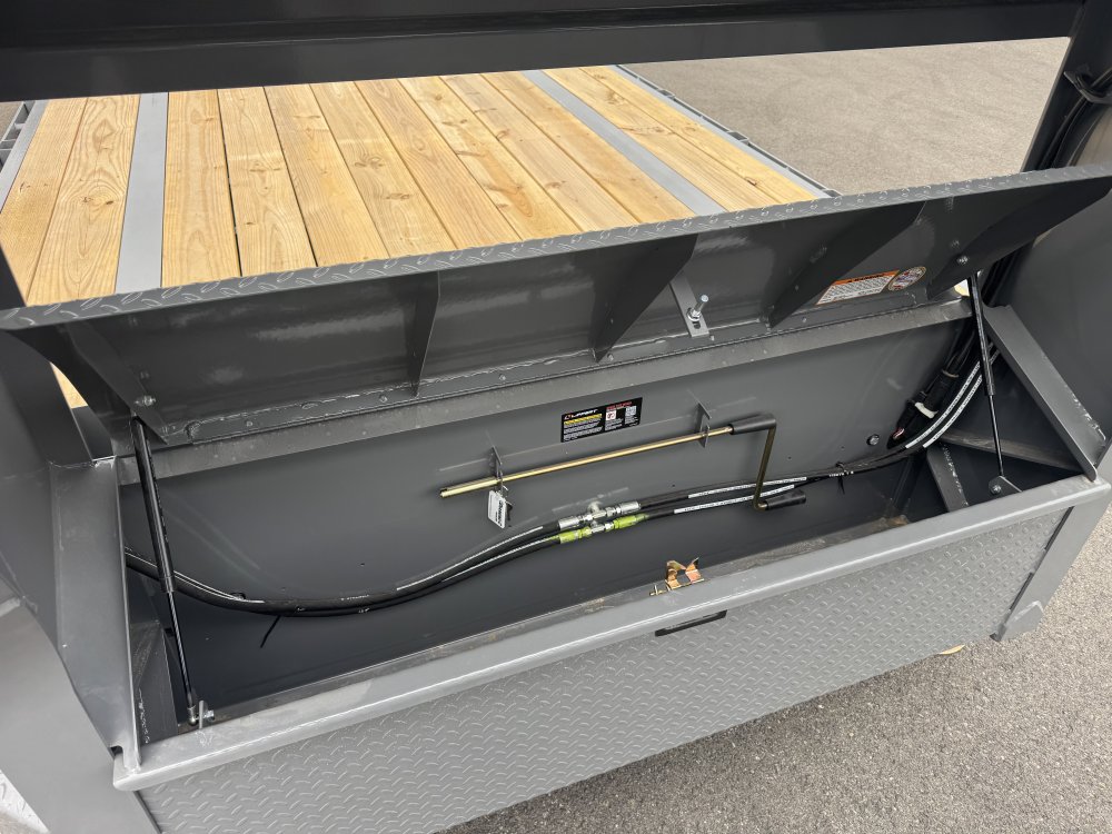 Diamond C 8.5x32 24,000 Gooseneck