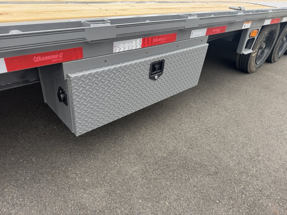Diamond C 8.5x32 24,000 Gooseneck