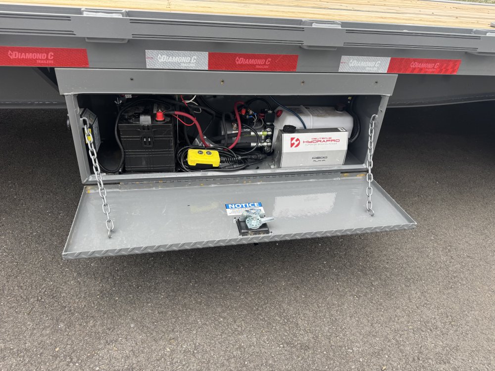 Diamond C 8.5x32 24,000 Gooseneck
