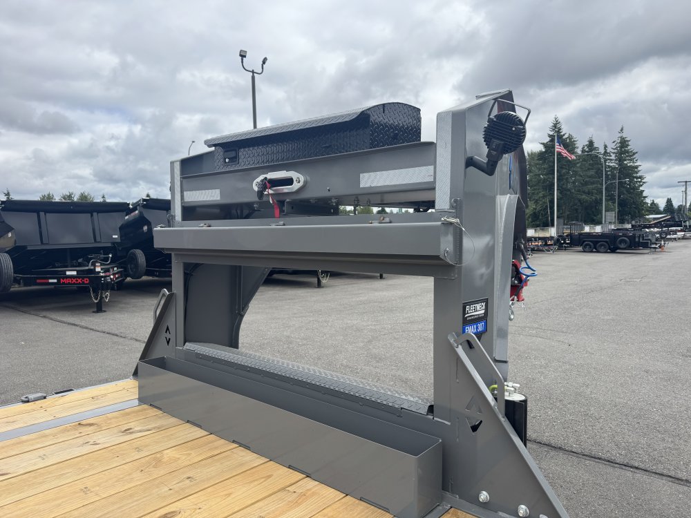 Diamond C 8.5x32 24,000 Gooseneck