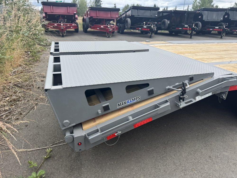 Diamond C 8.5x32 24,000 Gooseneck