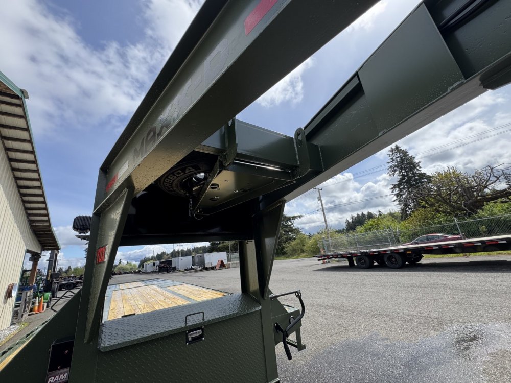 MAXX-D 8.5x32 25,990 Gooseneck