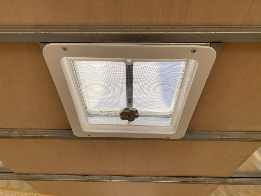 Mirage 8.5x14 7,000 Enclosed
