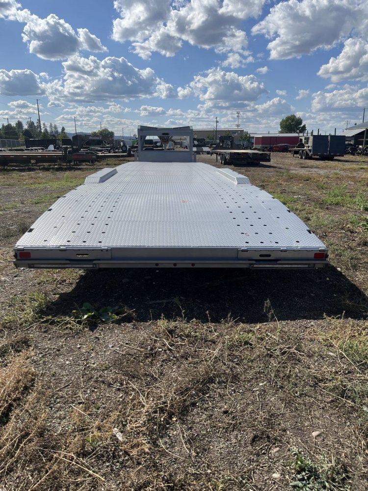 Diamond C 8.5x38 18,000 Gooseneck