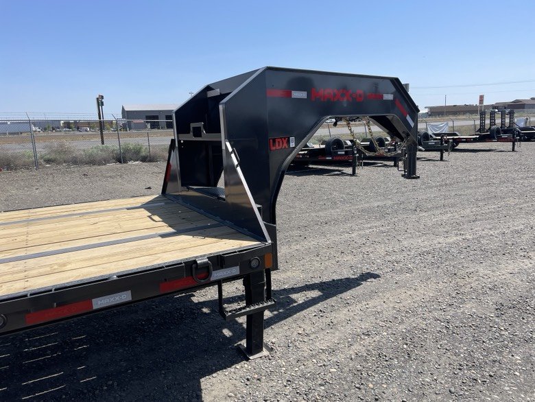 MAXX-D 8.5x32 30,000 Gooseneck