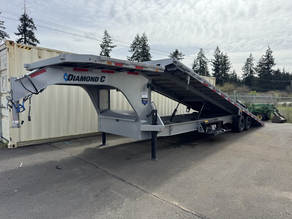 Diamond C 8.5x30 20,000 Gooseneck