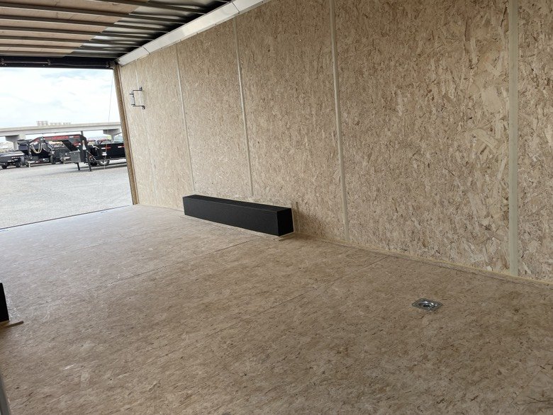 Mirage 8.5x24 9,900 Enclosed