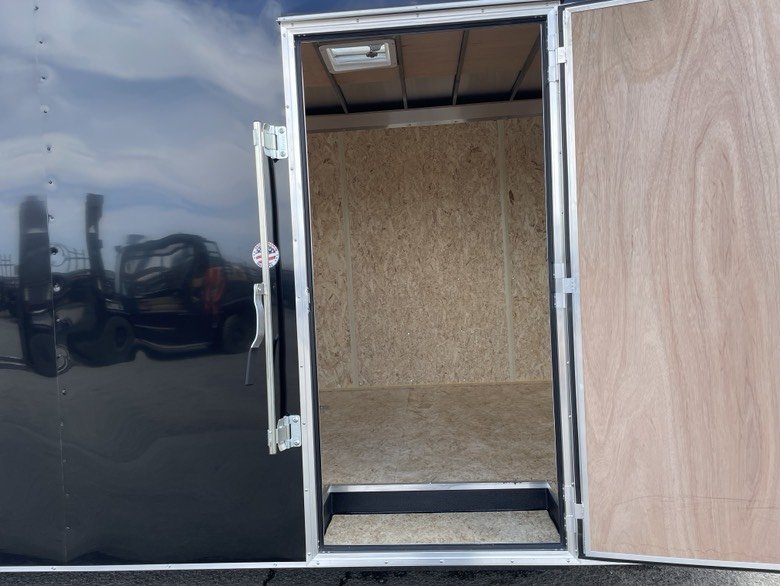 Mirage 8.5x24 9,900 Enclosed