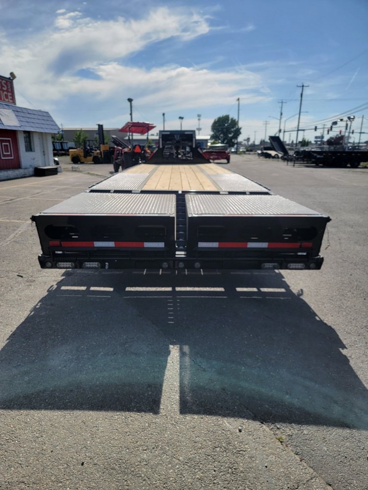 MAXX-D 8.5x30 25,000 Gooseneck
