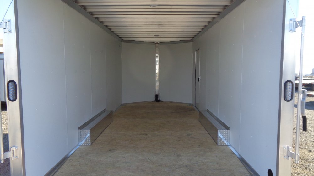 Xpress 8.5x20 Enclosed