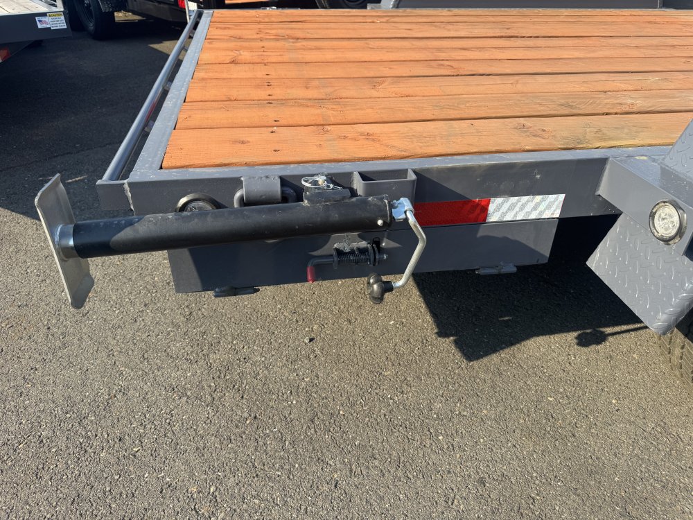 Versatile 7x14 7,000 Flatbed
