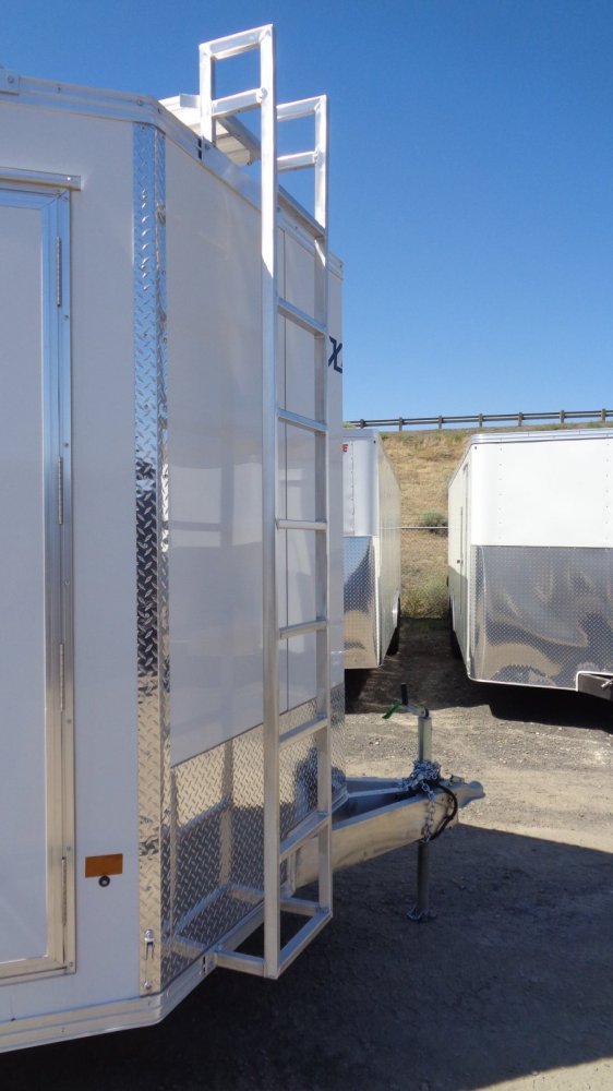 Xpress 7x16 Enclosed