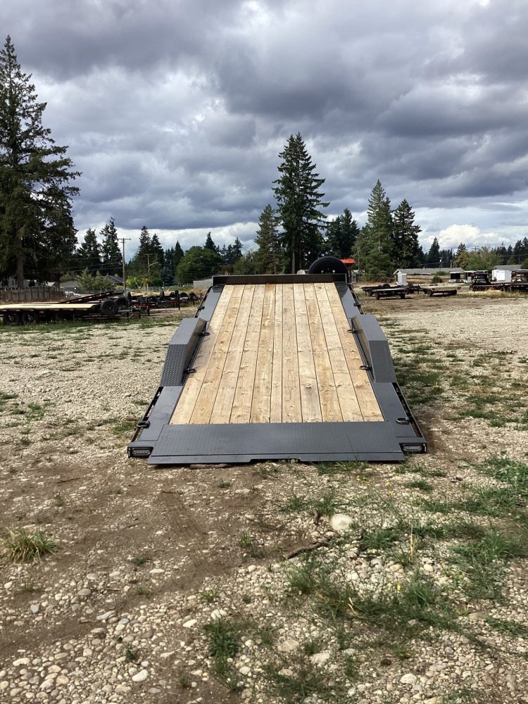 MAXX-D 8.5x22 17,500 Flatbed