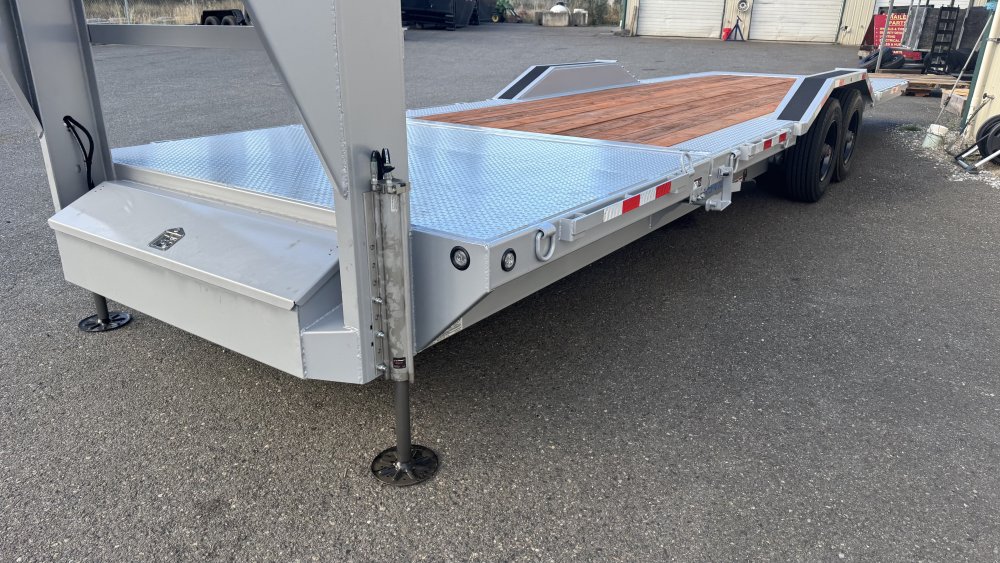 Versatile 8.5x28 20,000 Gooseneck