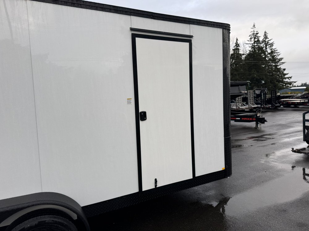 Mirage 7x16 Enclosed