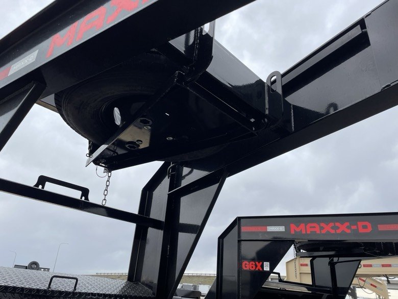 MAXX-D 8.5x28 25,000 Gooseneck