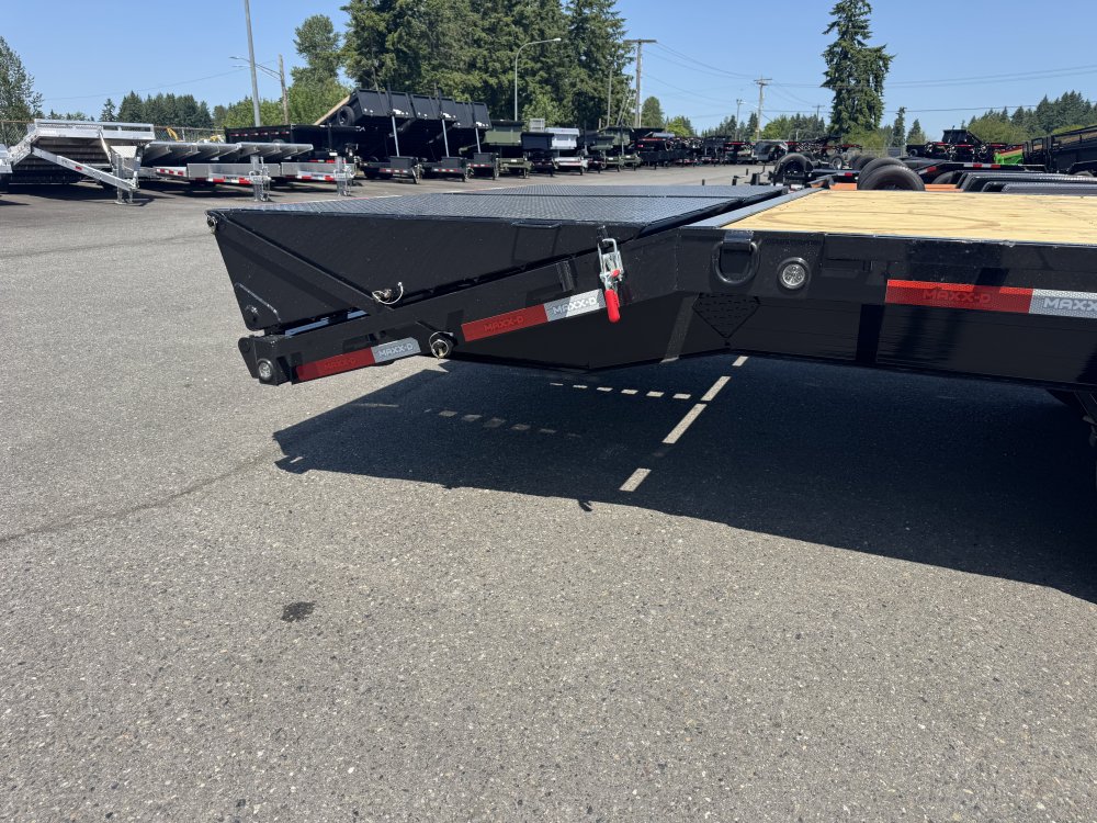 MAXX-D 8.5x28 15,600 Gooseneck