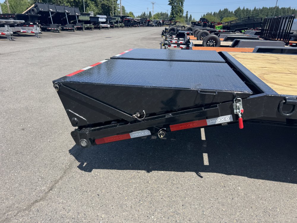 MAXX-D 8.5x28 15,600 Gooseneck