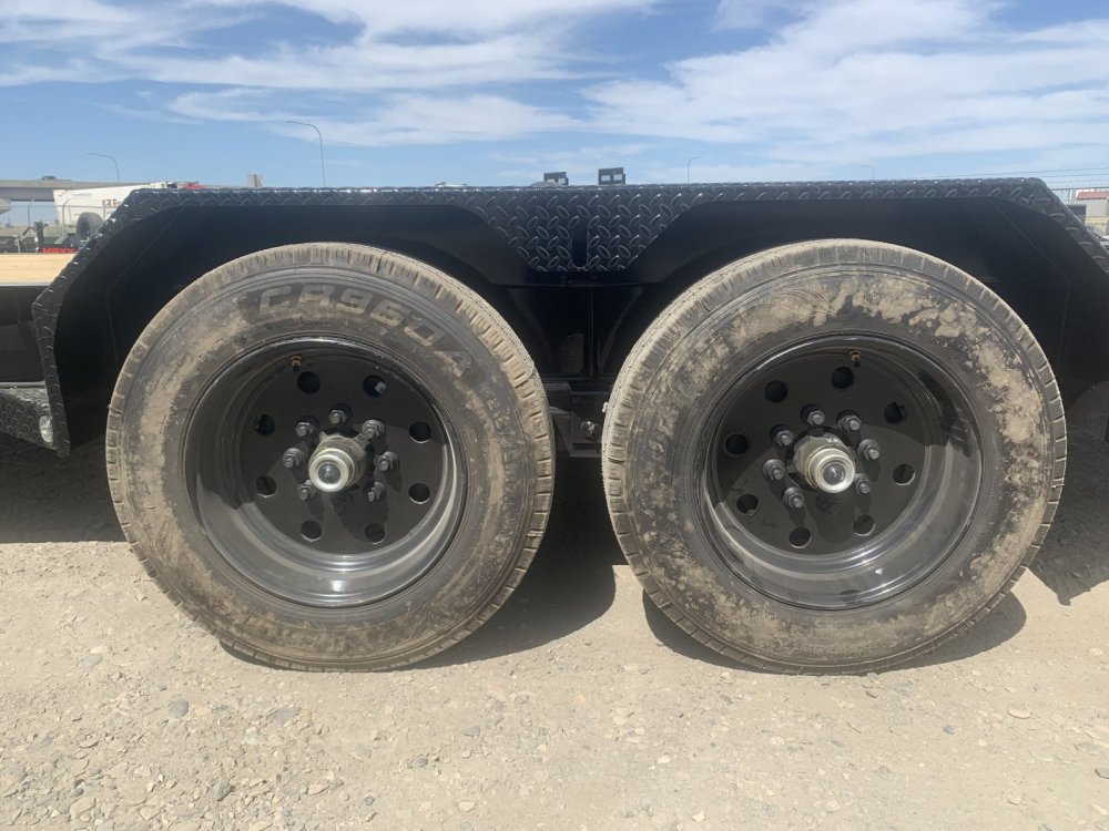 Maxx-D 7x24 17,500 Deck In-Between