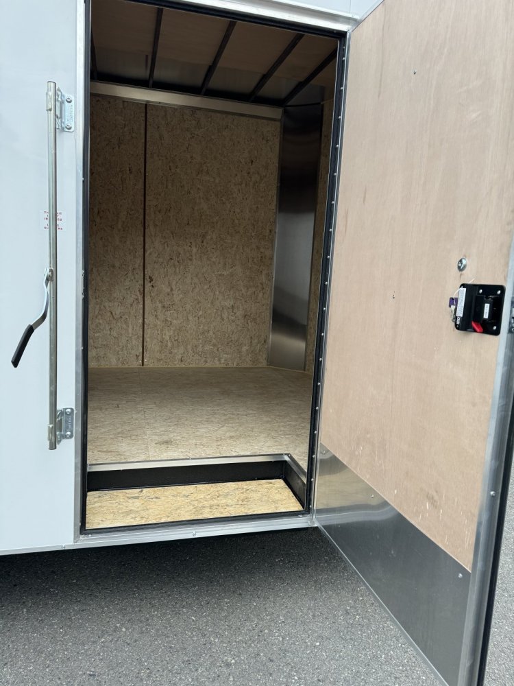 Mirage 8.5x16 9,900 Enclosed