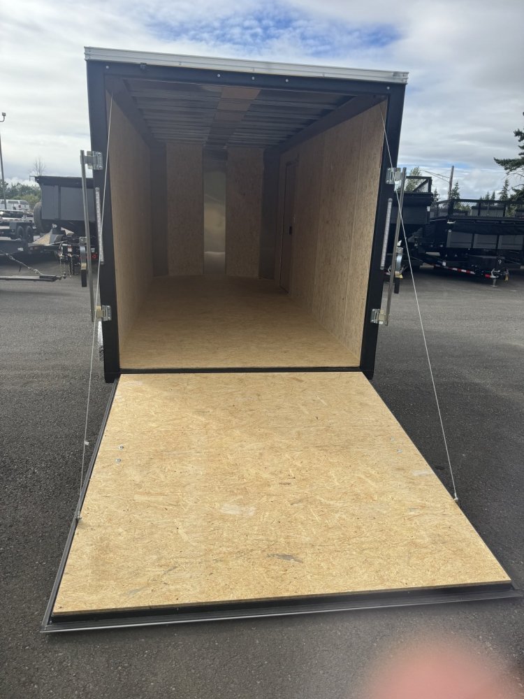 Mirage 7x16 7,000 Enclosed