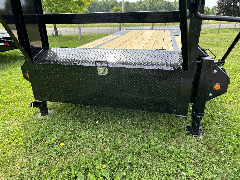 2027 PJ Trailers Quest 25' Gooseneck with Singles