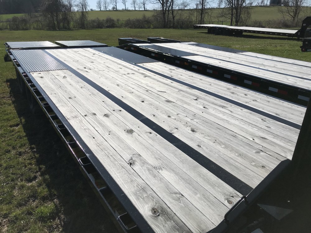2023 PJ 25' Low-Pro Flatdeck with Duals