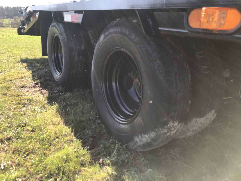 2023 PJ 25' Low-Pro Flatdeck with Duals