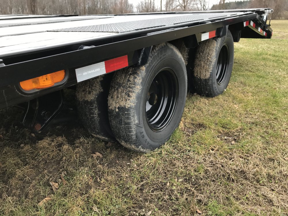 2023 PJ 28' Low-Pro Flatdeck with Duals
