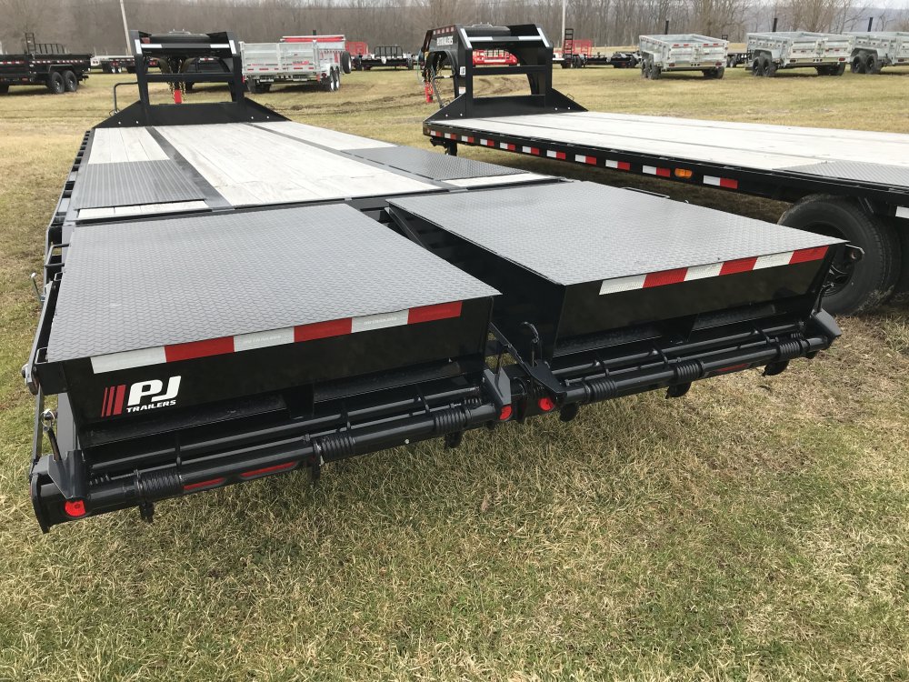 2023 PJ 28' Low-Pro Flatdeck with Duals