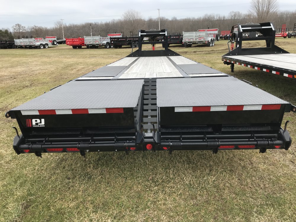 2023 PJ 28' Low-Pro Flatdeck with Duals