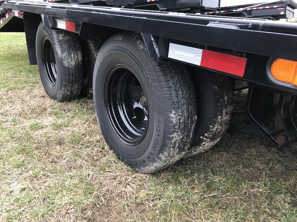 2023 PJ 32' Low-Pro Flatdeck with Duals