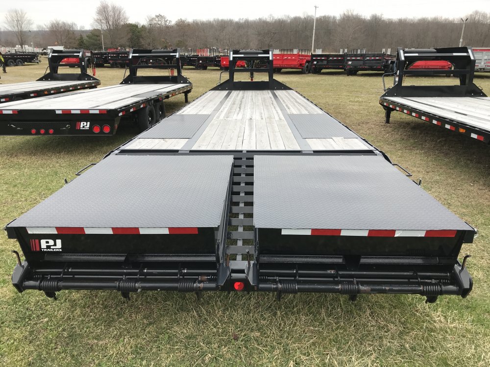 2023 PJ 32' Low-Pro Flatdeck with Duals