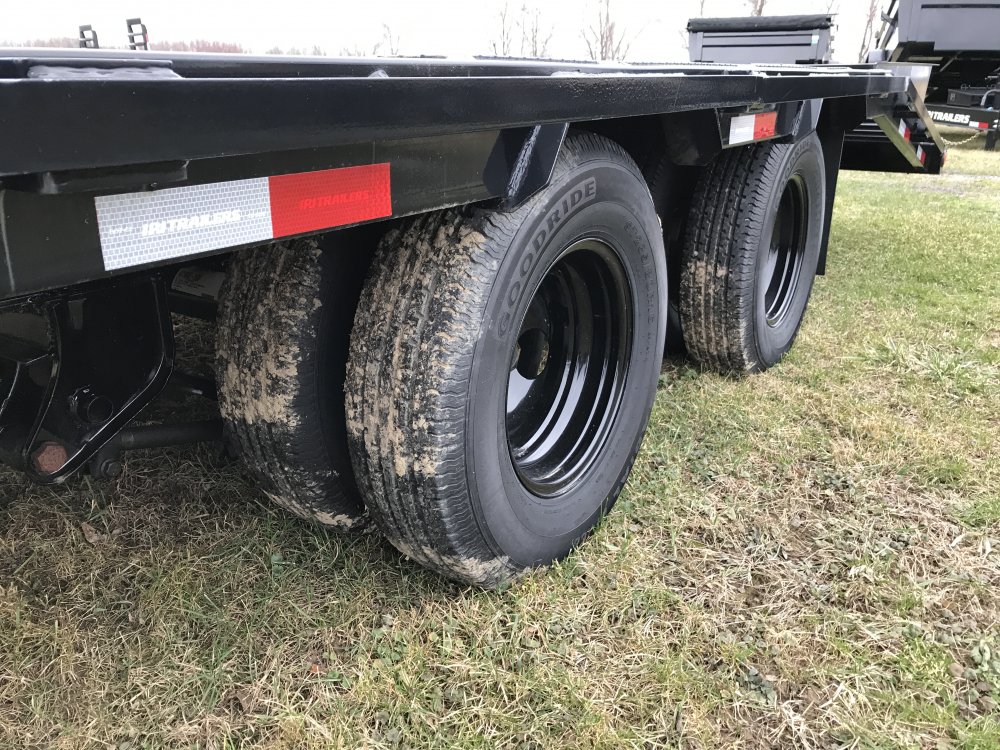 2023 PJ 30' Low-Pro Flatdeck with Duals