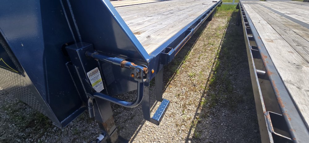 102"x40' TRAIL MAXX Gooseneck Flatbed