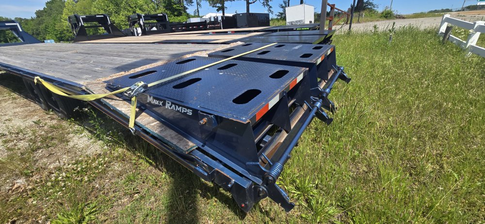 102"x40' TRAIL MAXX Gooseneck Flatbed
