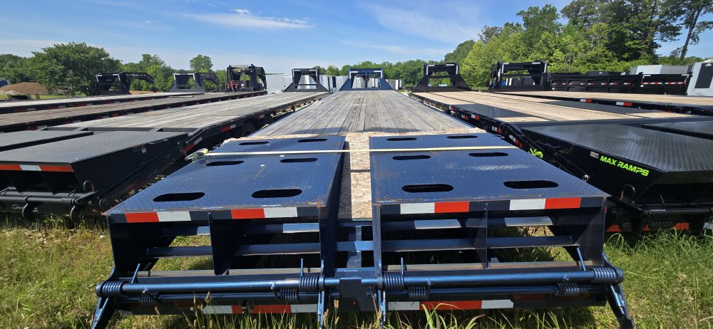 102"x40' TRAIL MAXX Gooseneck Flatbed